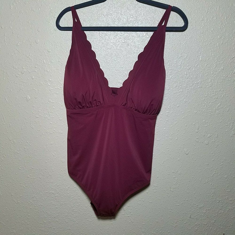 La Blanca Swimsuit 22W Tummy Control Scalloped Deep V